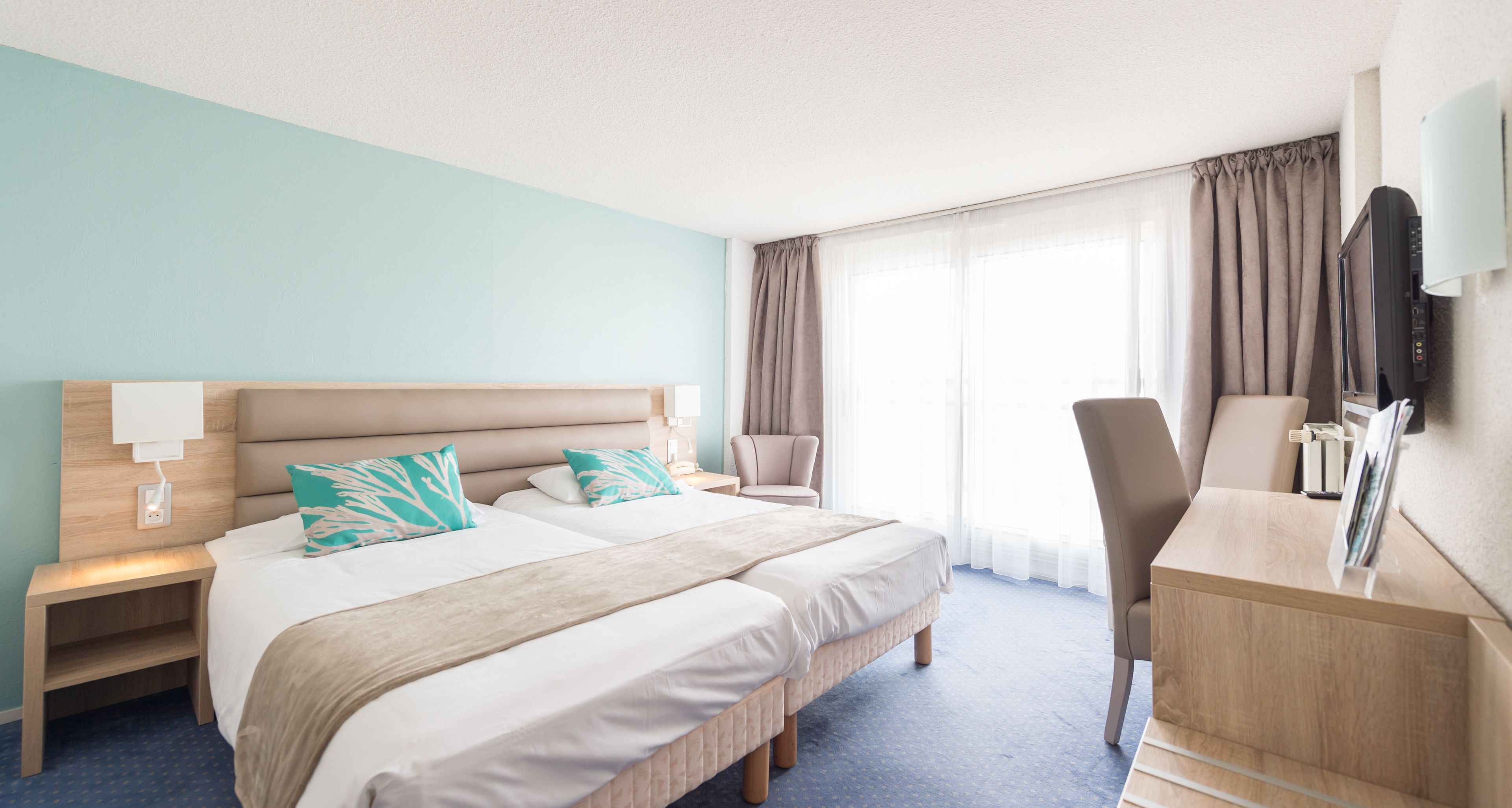 desk, soundproofing, iron/ironing board, free wifi