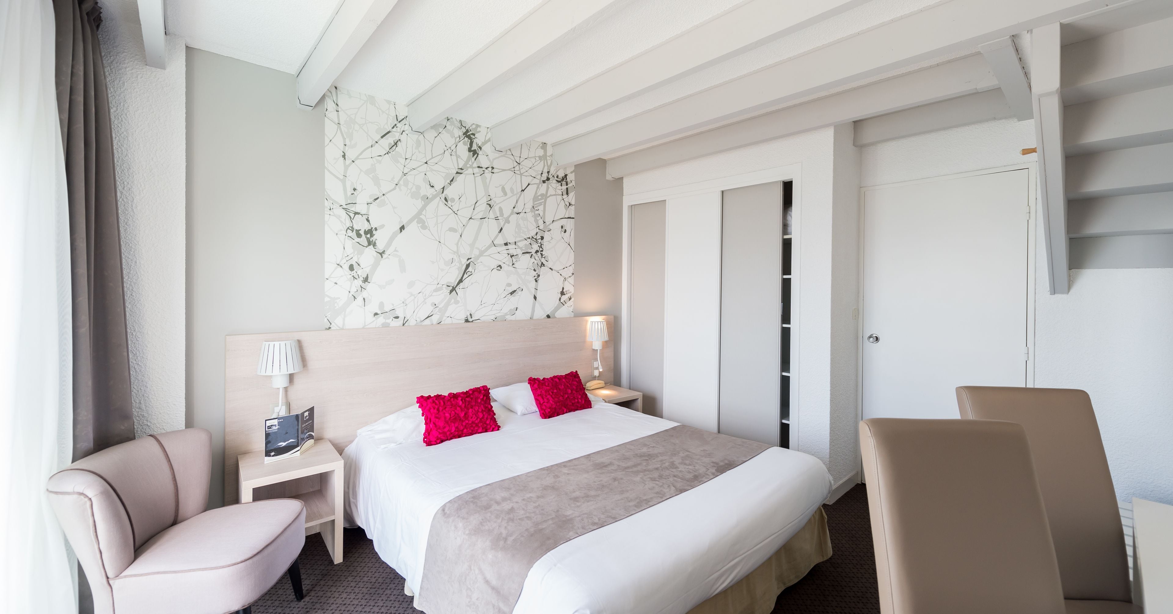 desk, soundproofing, iron/ironing board, free wifi