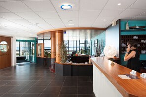 Check-in-/Check-out-Schalter