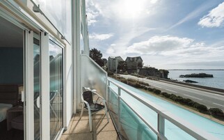 舒适双人房或双床房, 阳台, 海景 | 办公桌、隔音、熨斗/熨板、免费 WiFi