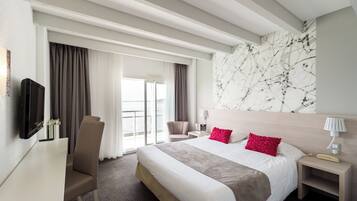 Bureau, chambres insonorisées, fer et planche à repasser, Wi-Fi gratuit