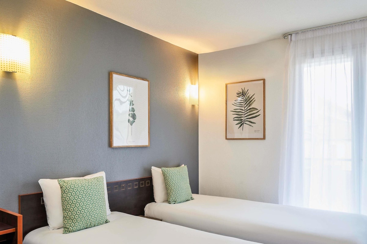 Studio, 1 Double Bed | In-room safe, desk, soundproofing, free cribs/infant beds