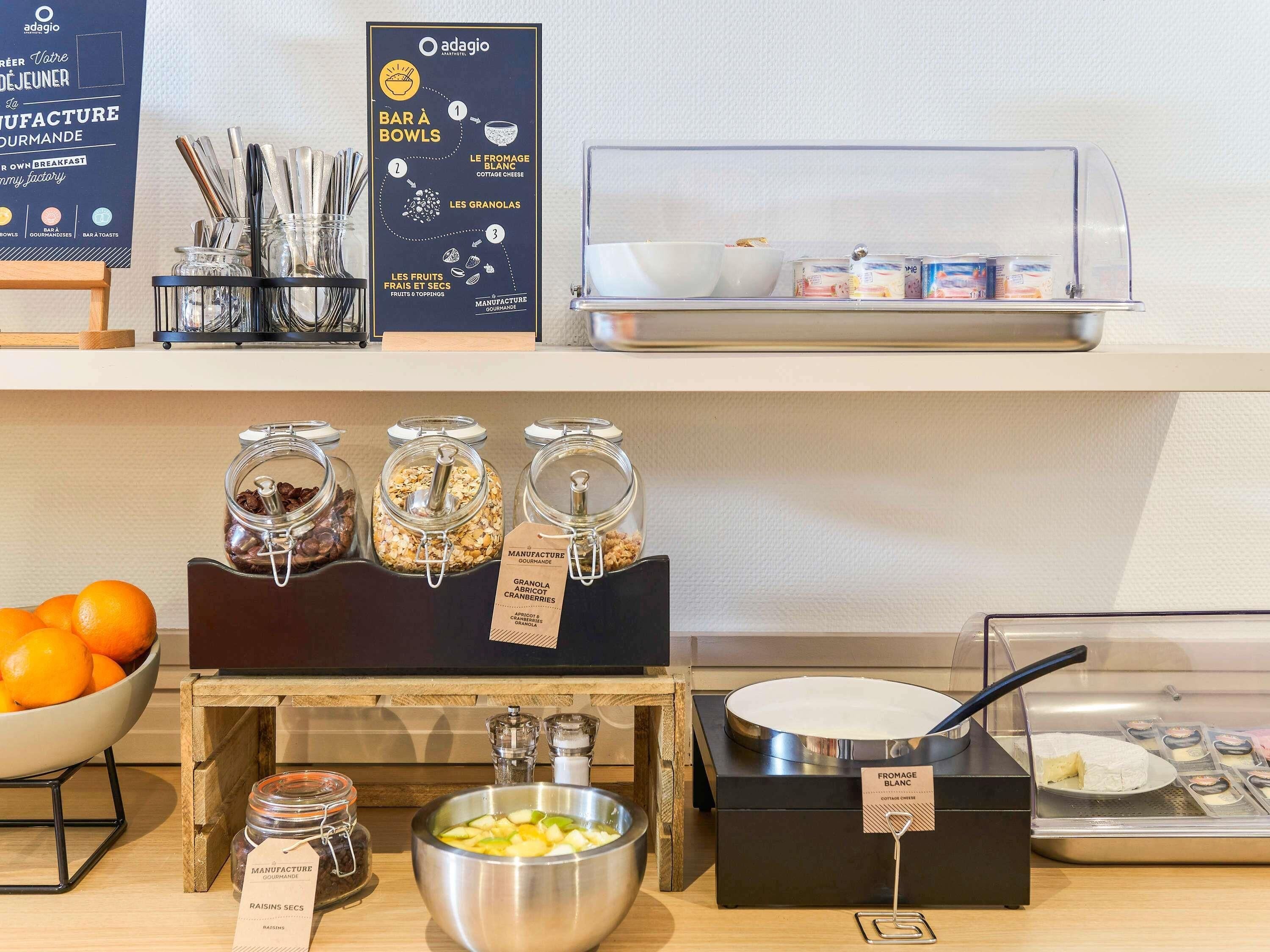 Daily continental breakfast (EUR 15 per person)