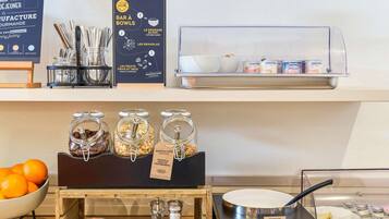 Café da manhã continental todos os dias (EUR 15 por pessoa)