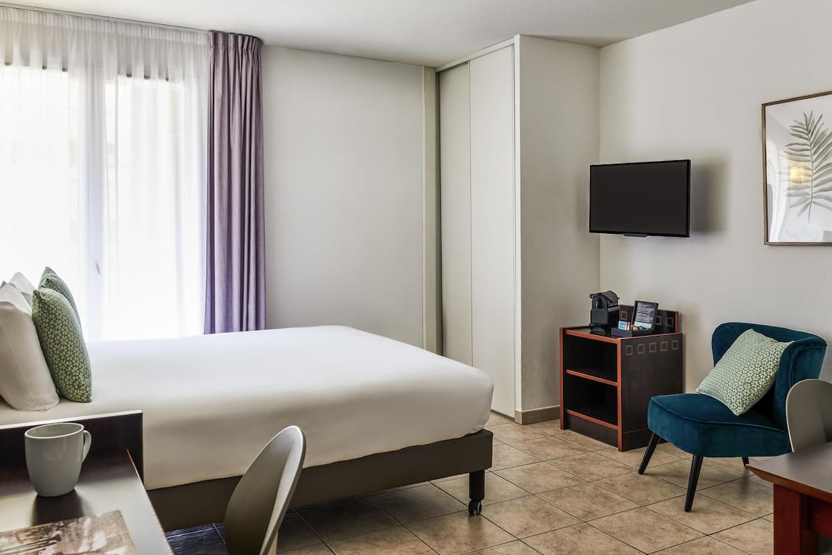 Superior Studio, 1 Double Bed, Balcony | In-room safe, desk, soundproofing, free cribs/infant beds
