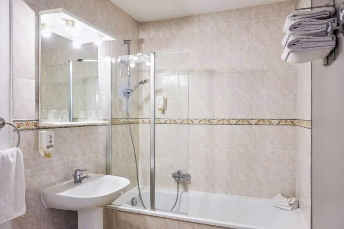 Bathroom | Eco-friendly toiletries, hair dryer