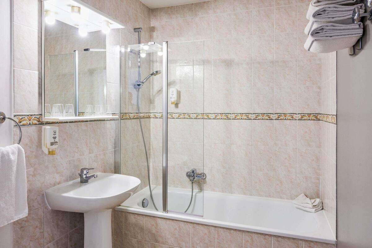 Apartment, 1 Bedroom | In-room safe, desk, soundproofing, free cribs/infant beds