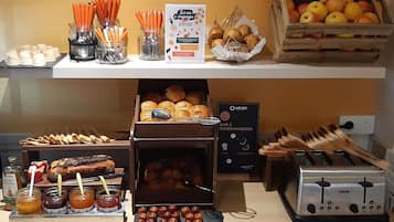 Daily continental breakfast (EUR 15 per person)