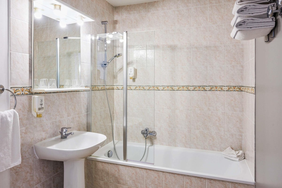 Apartment, 1 Bedroom | In-room safe, desk, soundproofing, free cribs/infant beds