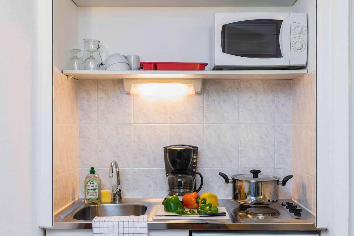 Fridge, microwave, stovetop, electric kettle