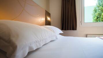 Standard Double Room | Desk, blackout drapes, soundproofing, iron/ironing board