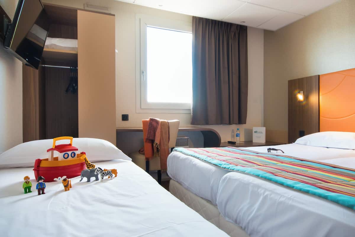 Triple Room, 3 Single Beds