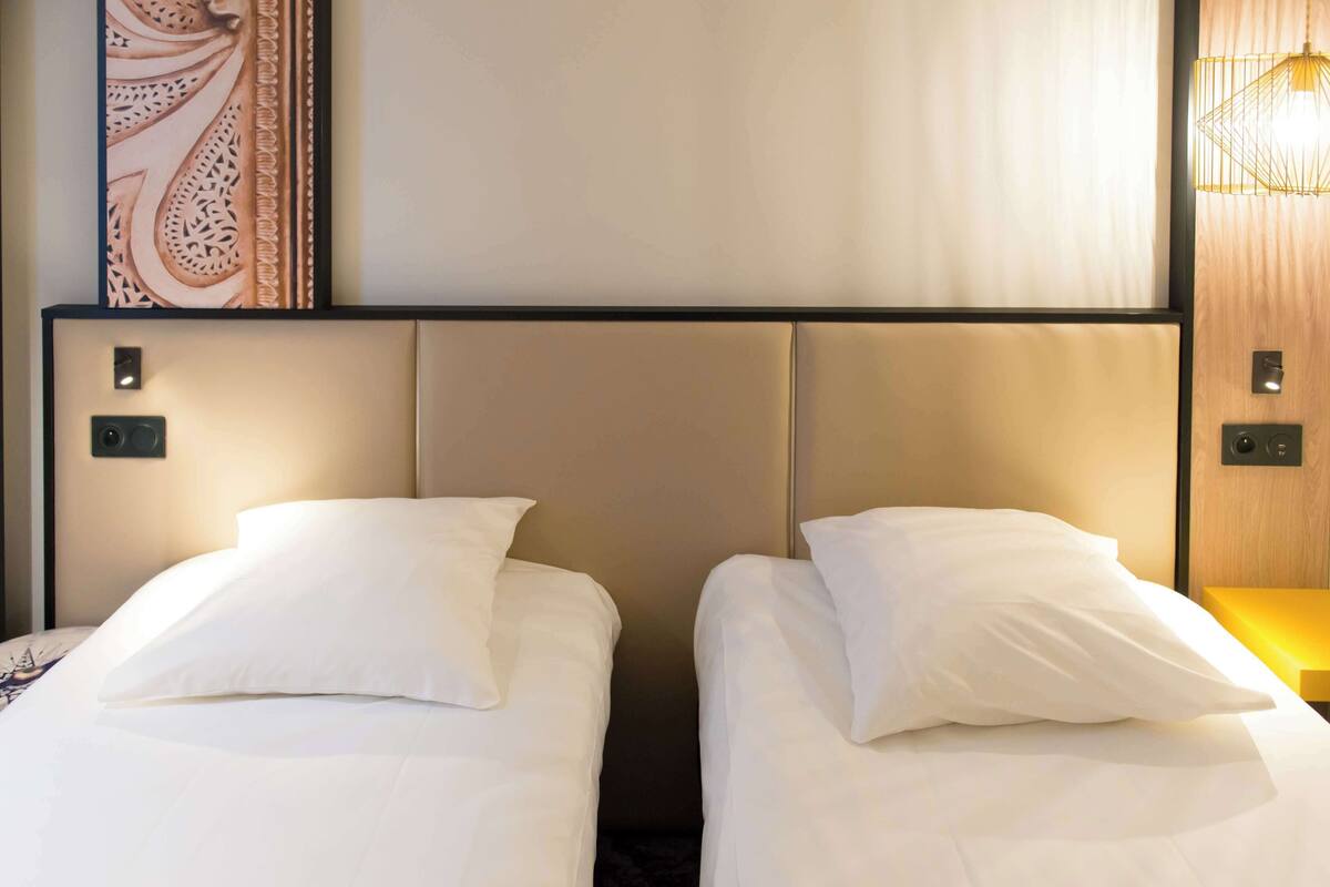 Room, 2 Single Beds | In-room safe, desk, soundproofing, free WiFi