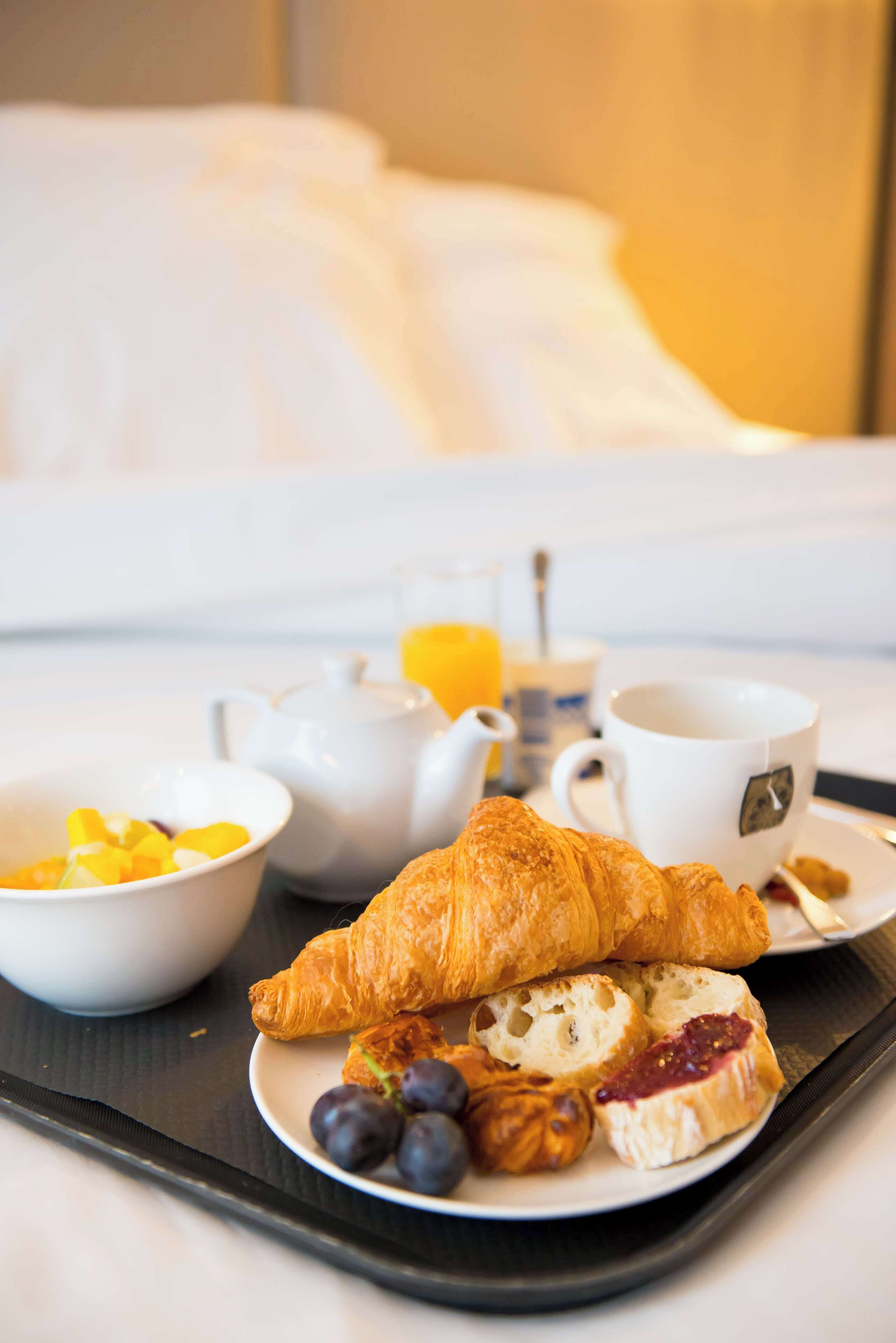 double room | in-room safe, desk, soundproofing, free wifi