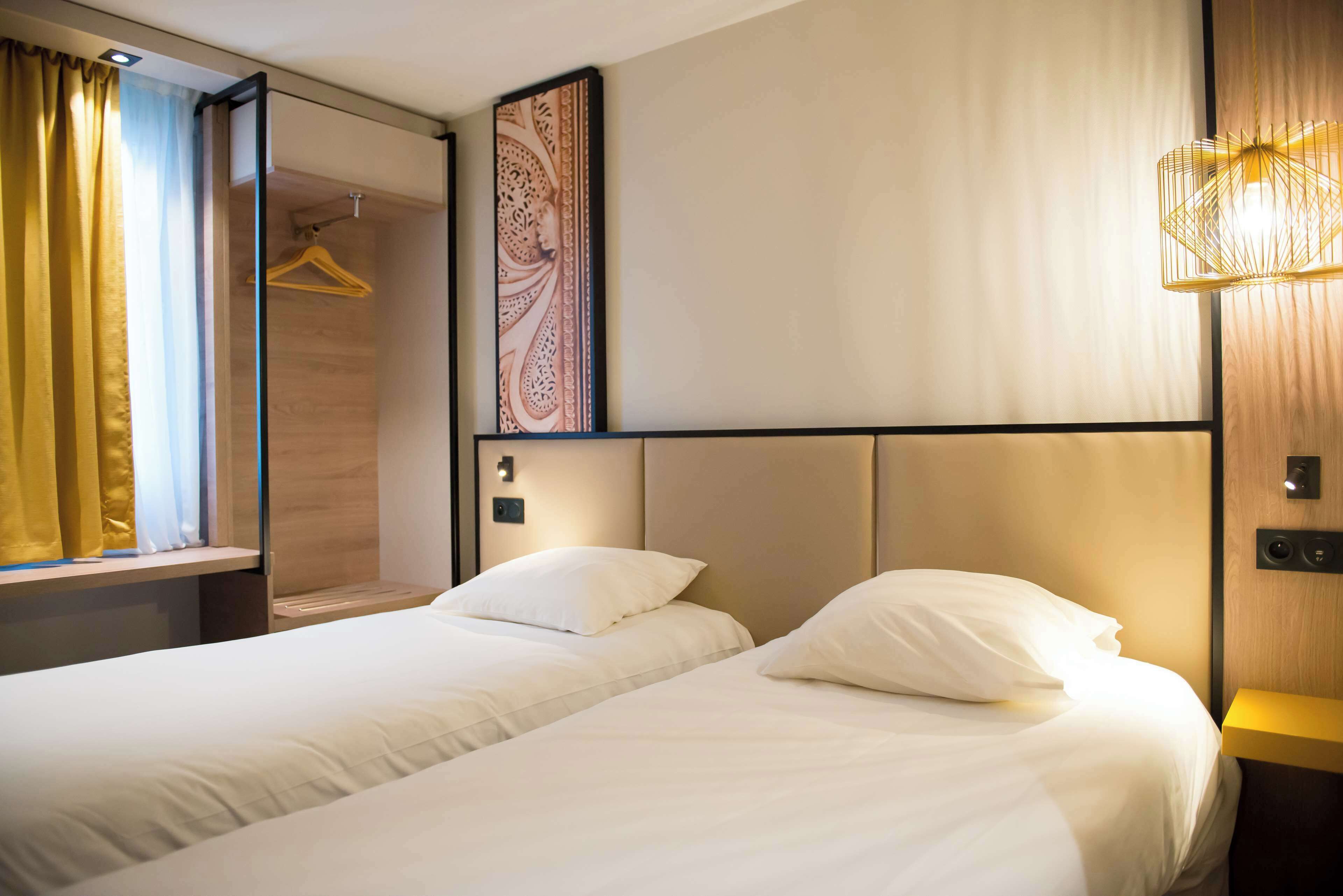 room, 2 single beds | in-room safe, desk, soundproofing, free wifi