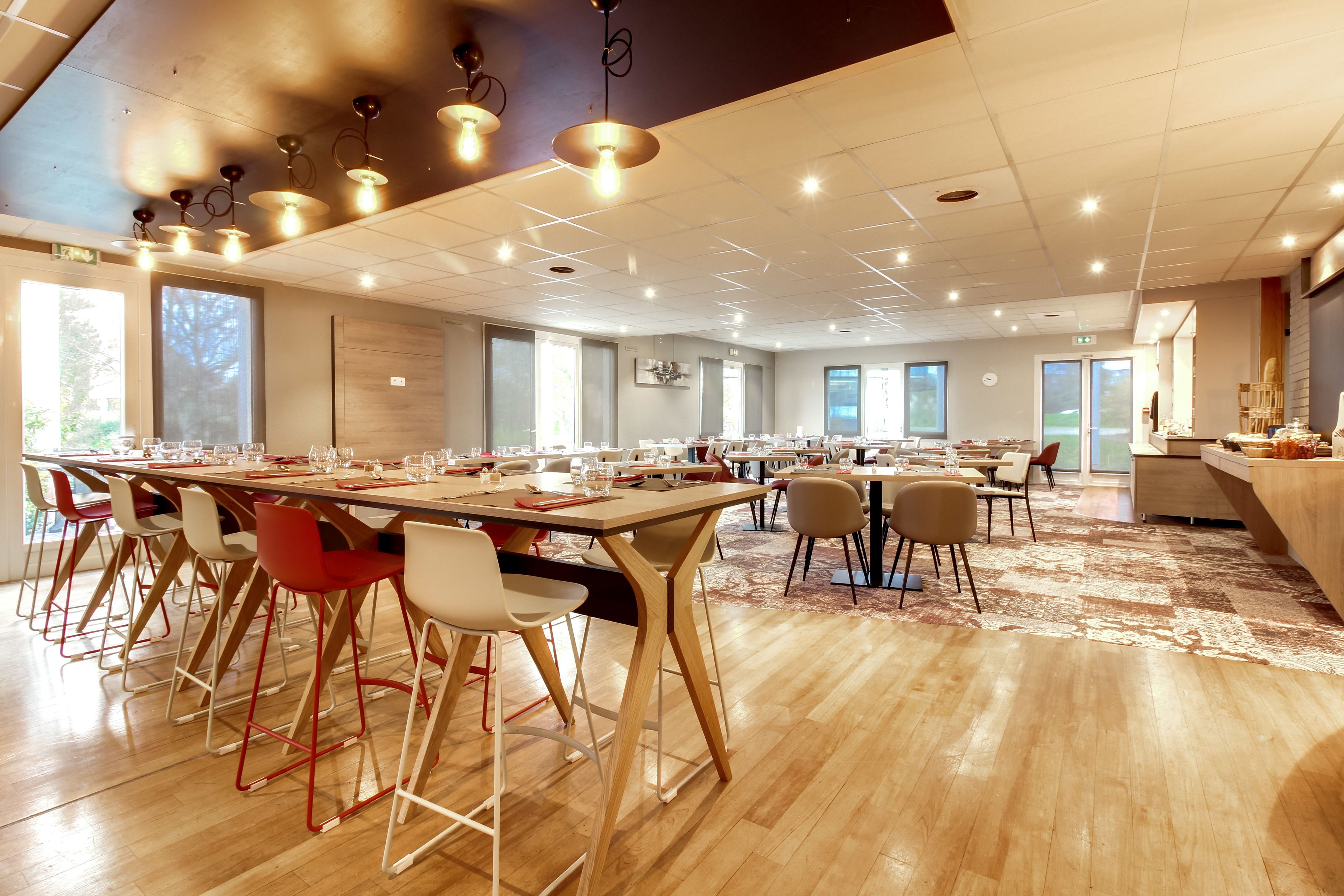 breakfast, lunch, dinner served; french cuisine