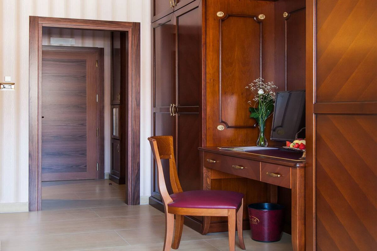 In-room business center