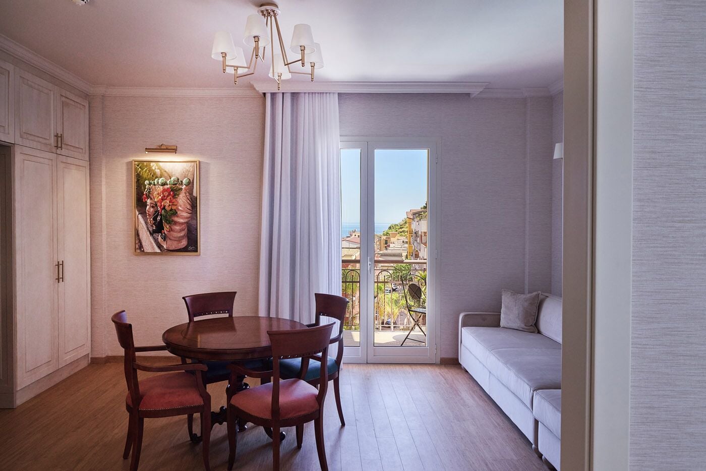 Suite, 2 Schlafzimmer | Hochwertige Bettwaren, Minibar, Zimmersafe, Schreibtisch