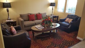 Lobby sitting area - Microtel Inn & Suites by Wyndham Aransas Pass/Corpus Christi (Aransas Pass)