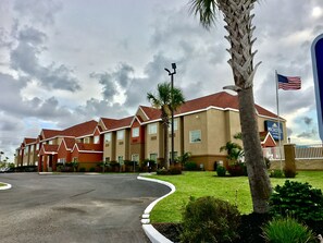 Property entrance - Microtel Inn & Suites by Wyndham Aransas Pass/Corpus Christi (Aransas Pass)
