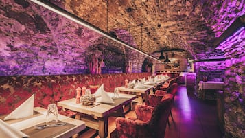 5 Restaurants; Frühstück, Mittagessen und Abendessen werden serviert