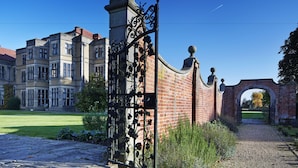 Garden view - Fanhams Hall Hotel (Ware, Hertfordshire)