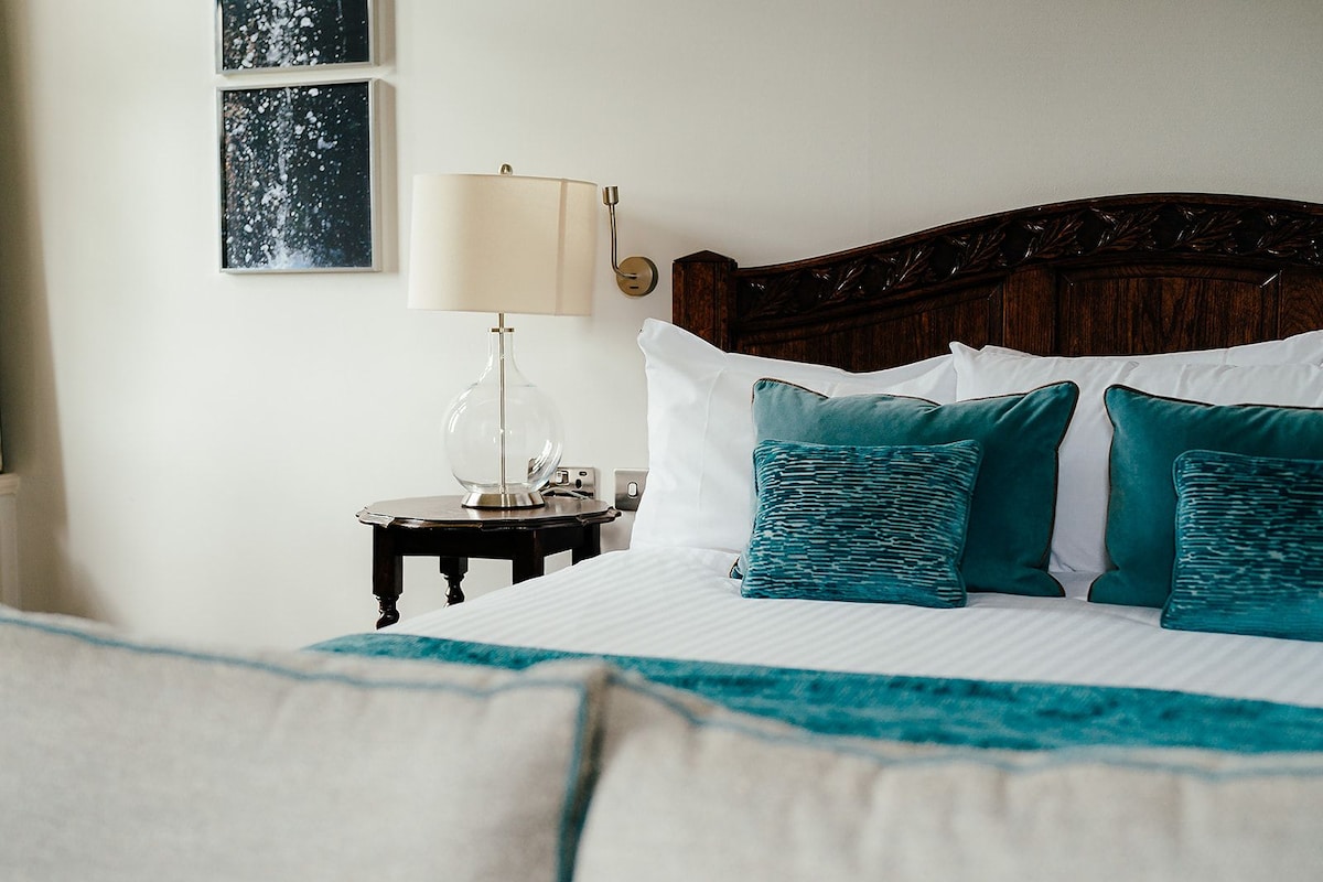 BRAMBLE | Iron/ironing board, free WiFi, bed sheets