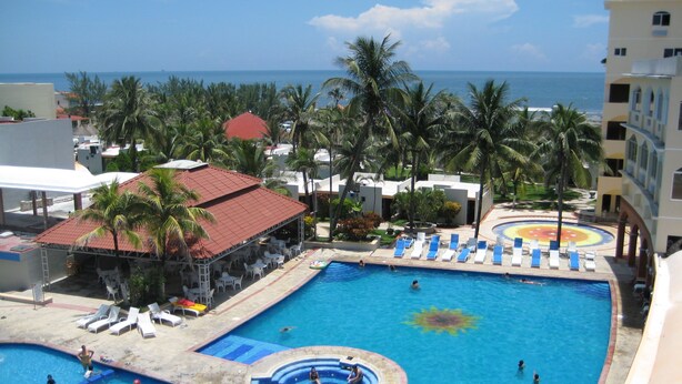 Outdoor pool - Costa Sol Hotel & Villas (Boca del Rio)