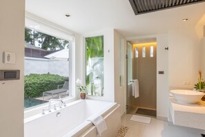 Separate bathtub and shower, free toiletries, hair dryer, bathrobes - The Racha (Ko Racha Yai)