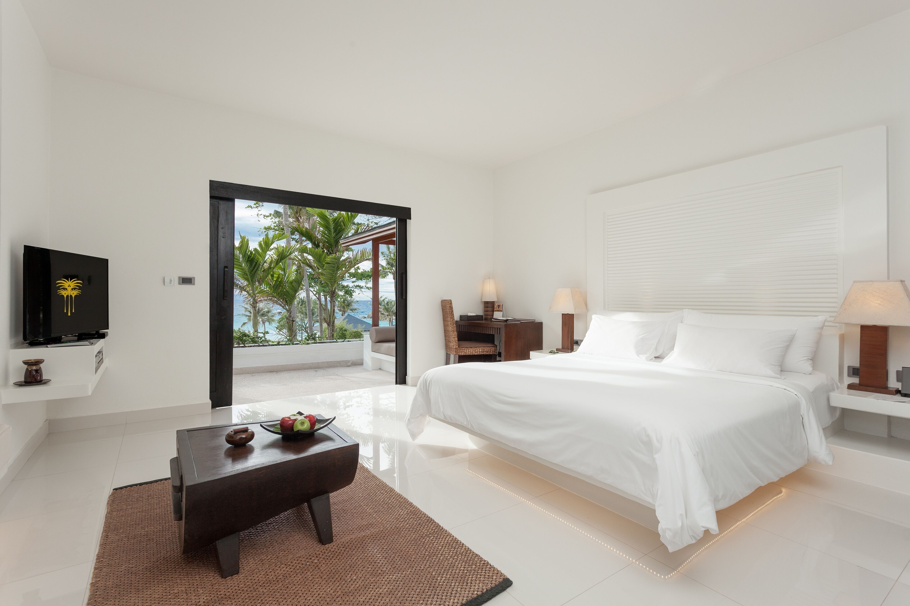 Junior Pool Suite | Biancheria da letto di alta qualità, minibar, una cassaforte in camera