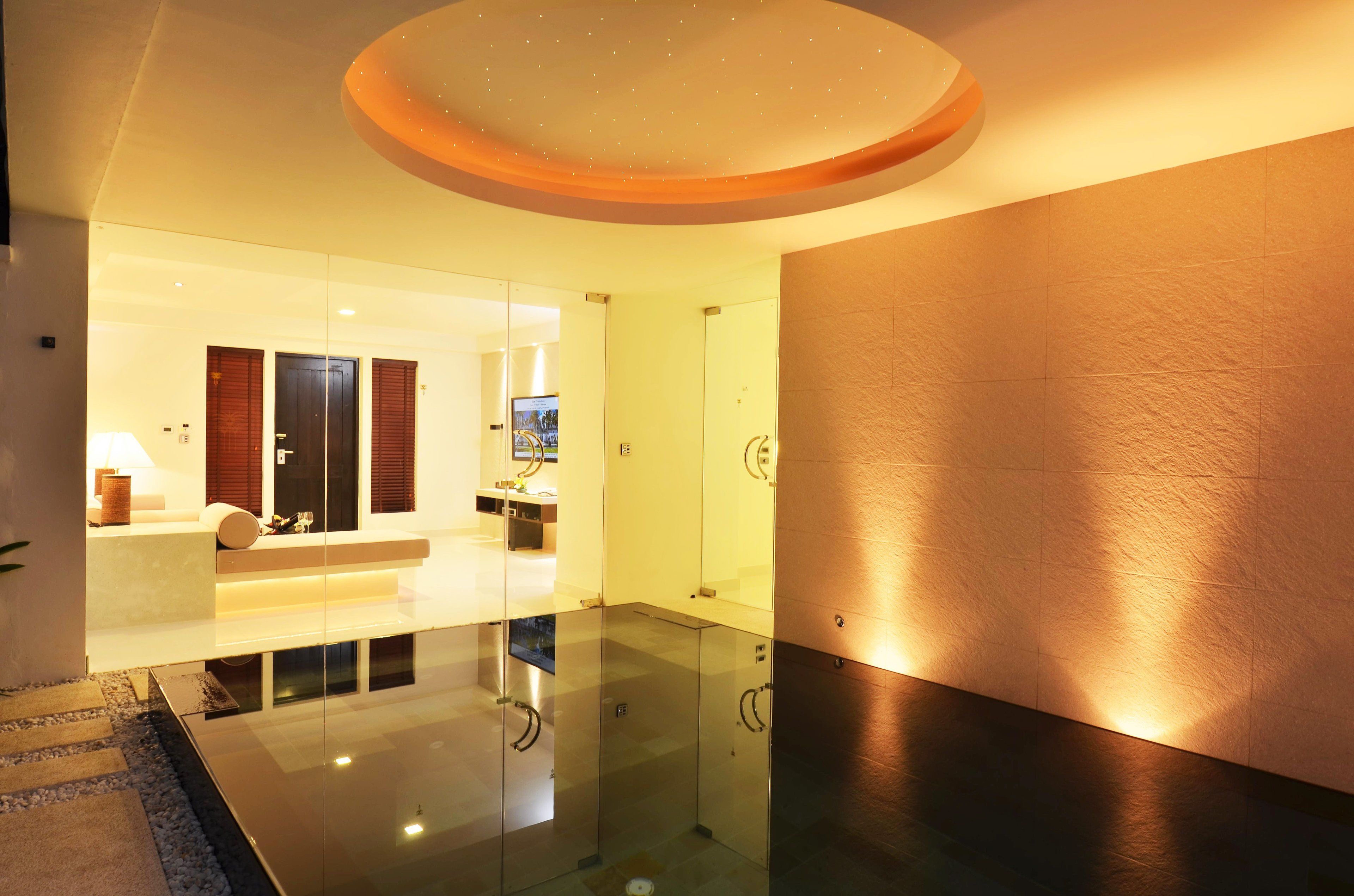 spa pool suite | premium bedding, minibar, in-room safe, desk