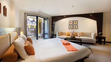 Junior Suite | 1 bedroom, minibar, in-room safe, blackout curtains