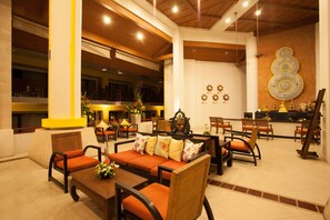 Lobby sitting area - Woraburi Phuket Resort & Spa (Karon)