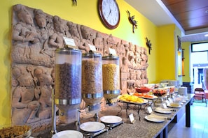 Daily buffet breakfast for a fee - Woraburi Phuket Resort & Spa (Karon)