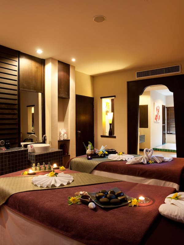 Couples treatment room(s), body treatments, aromatherapy
