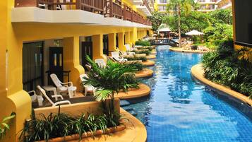 Pool Access | Terrace/patio