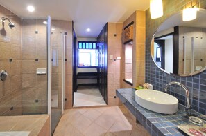Free toiletries, hair dryer, bathrobes, slippers - Woraburi Phuket Resort & Spa (Karon)