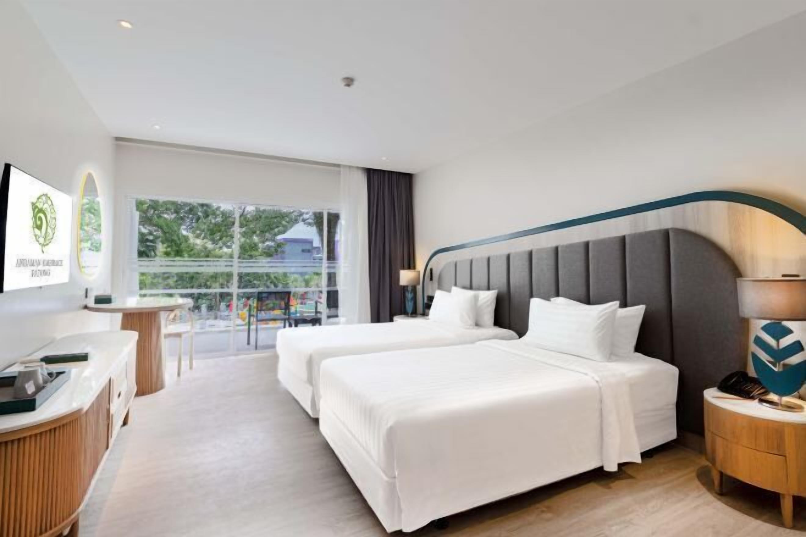 セーフティボックス (室内)、可動式ベッド、WiFi (無料)、ベッドシーツ