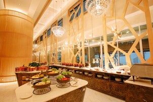 每日供應自助早餐 (每人 THB600)