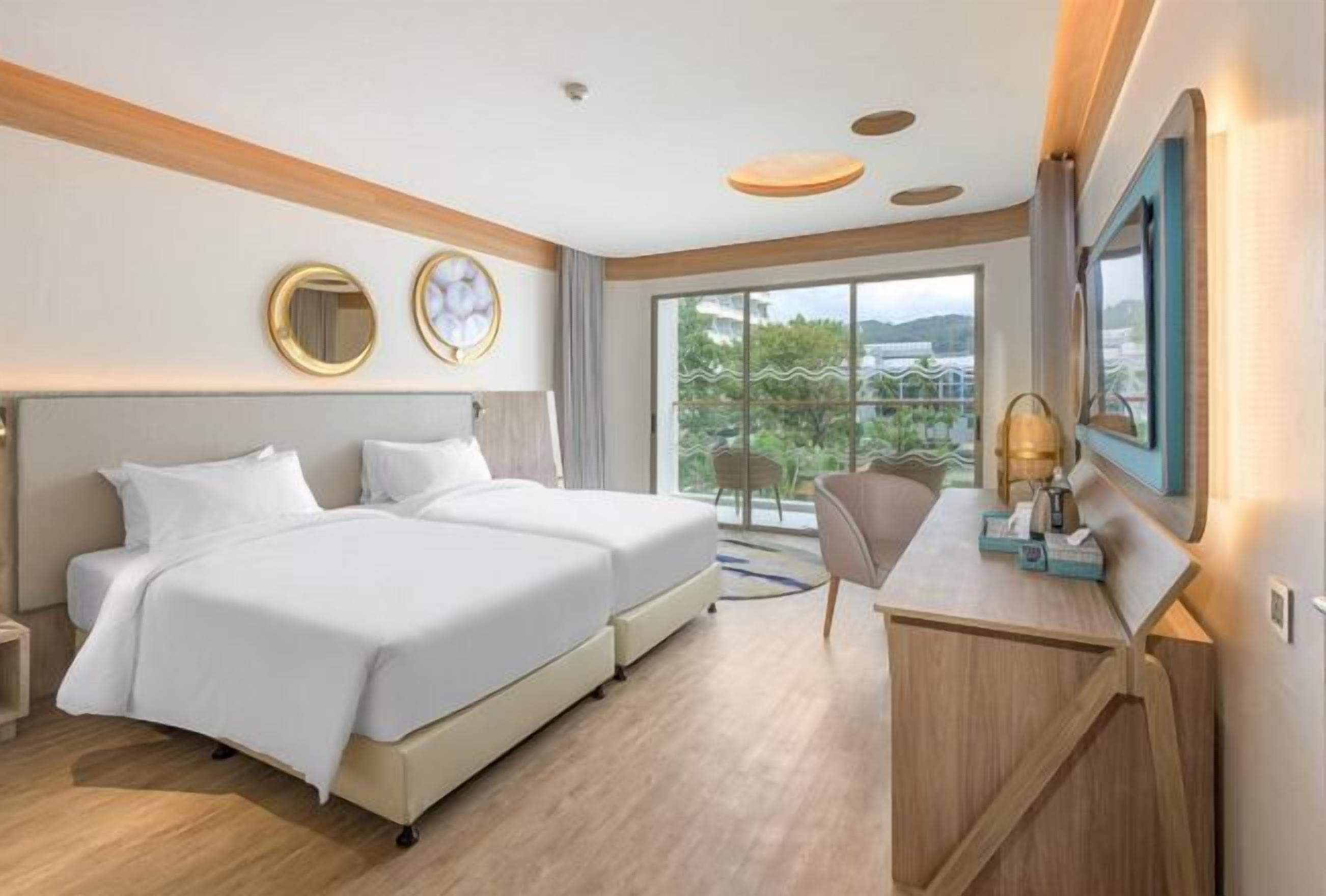 セーフティボックス (室内)、可動式ベッド、WiFi (無料)、ベッドシーツ