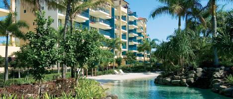 屋外プール、温水プール、サンラウンジャー