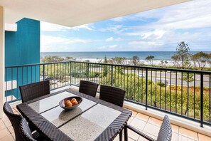 Apartment, 2 Schlafzimmer, Meerblick | Bügeleisen/Bügelbrett, Babybetten, Zustellbetten, kostenloses WLAN