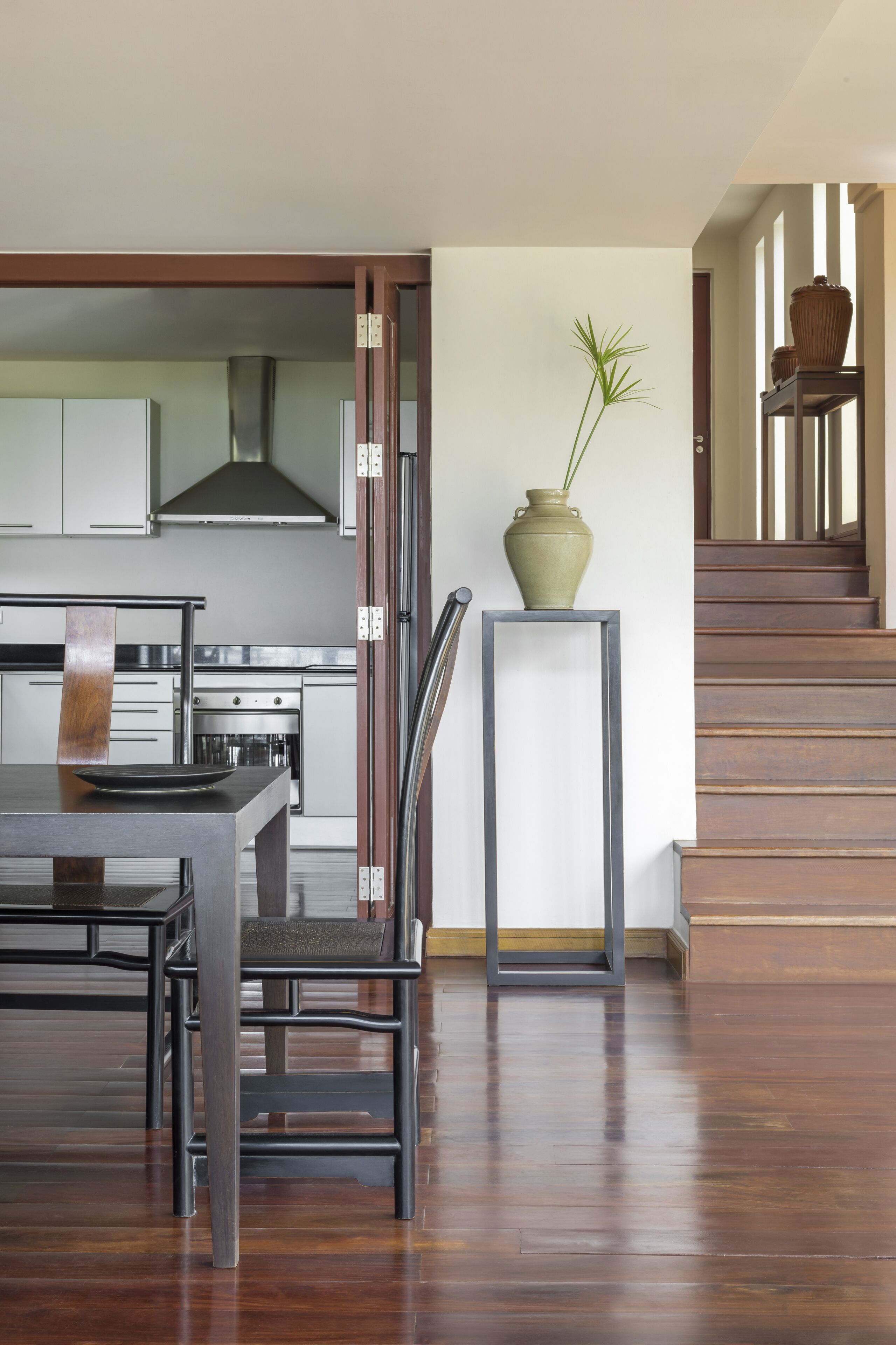 coffee/tea maker, electric kettle, dining tables