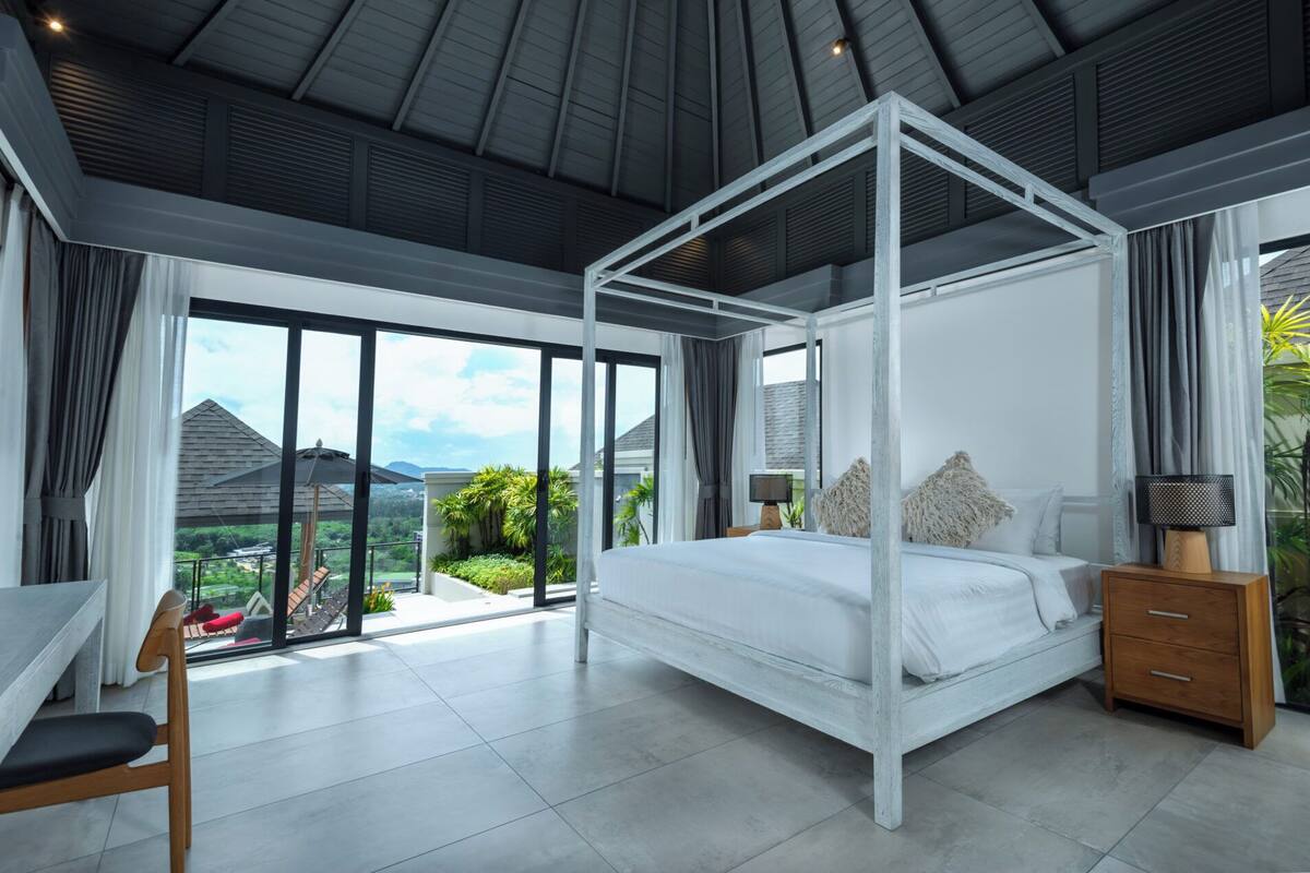 4 Bedrooms Pool Villas | Minibar, safe på rommet, skrivebord for bærbar PC og blendingsgardiner