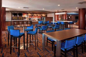 Se sirven desayunos, cenas y cocina americana