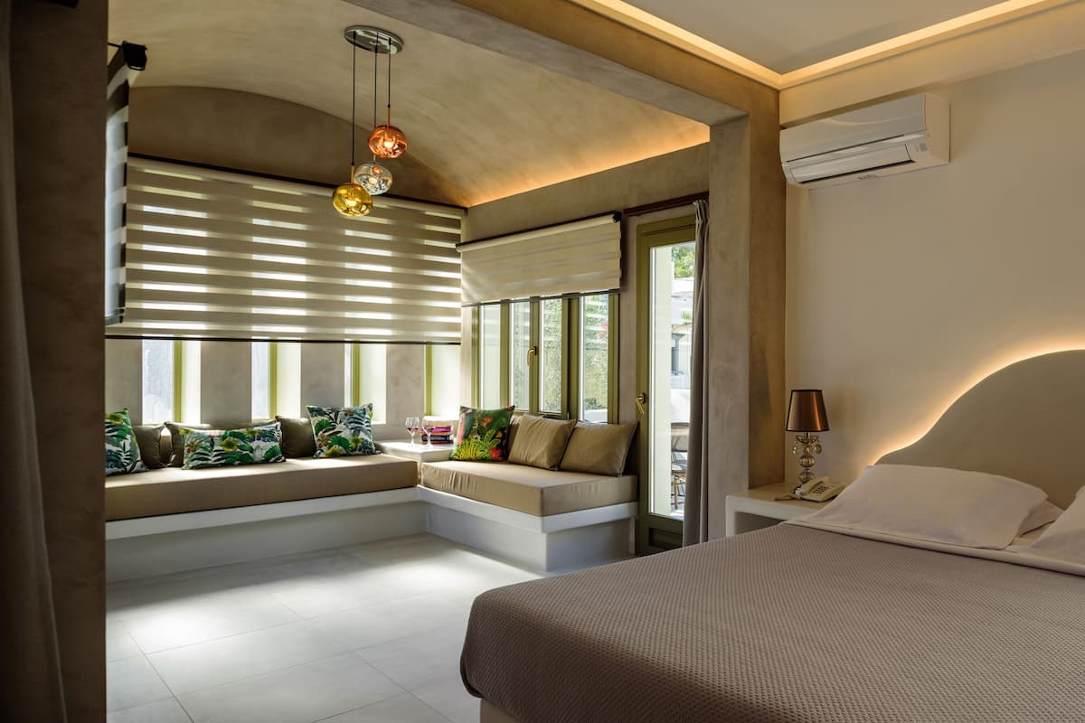 Junior-Suite, Whirlpool, Poolblick | 1 Schlafzimmer, Zimmersafe, kostenloses WLAN, Bettwäsche