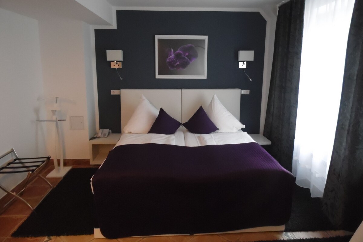 Desk, WiFi (free), bed sheets