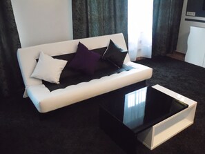 Double Room | Living area | TV - Rheinmetropole Hotel (Düsseldorf)