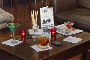 Petit déjeuner et dîner servis sur place