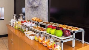 A buffet with various food items and beverages. - NH Puebla Centro Histórico (Puebla)